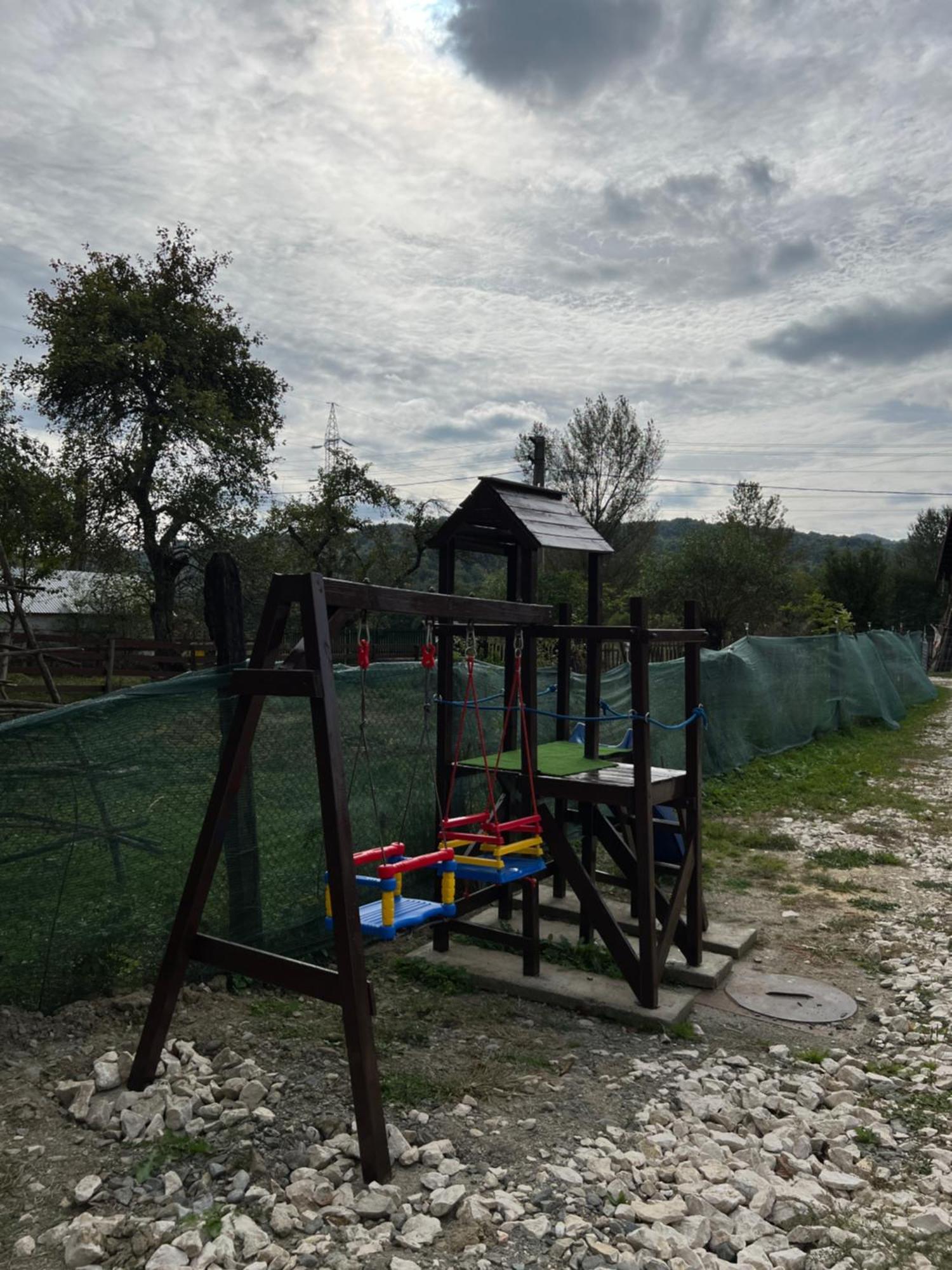 Casa Lupilor Transfagarasan Villa Căpăţîneni-Ungureni Bagian luar foto